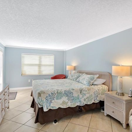 106 Beach Place Condos St. Pete Beach Bagian luar foto