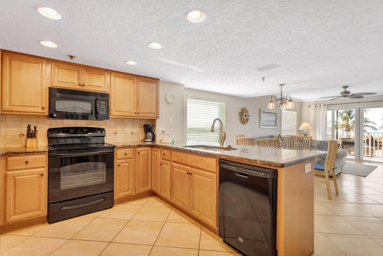 106 Beach Place Condos St. Pete Beach Bagian luar foto