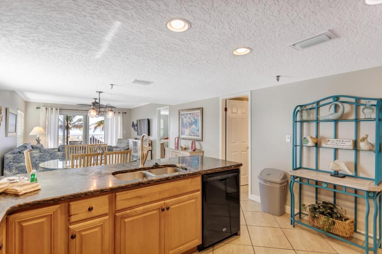 106 Beach Place Condos St. Pete Beach Bagian luar foto