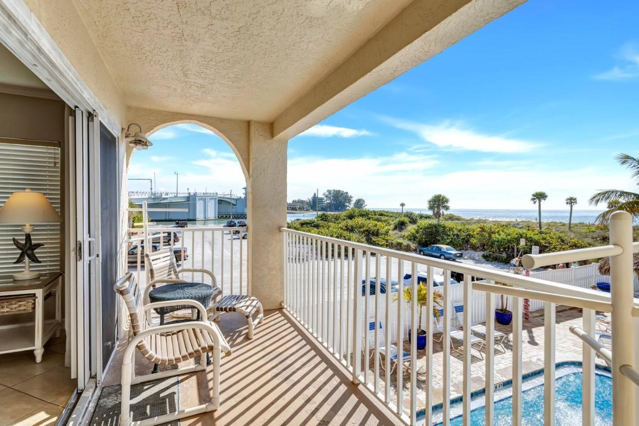 106 Beach Place Condos St. Pete Beach Bagian luar foto