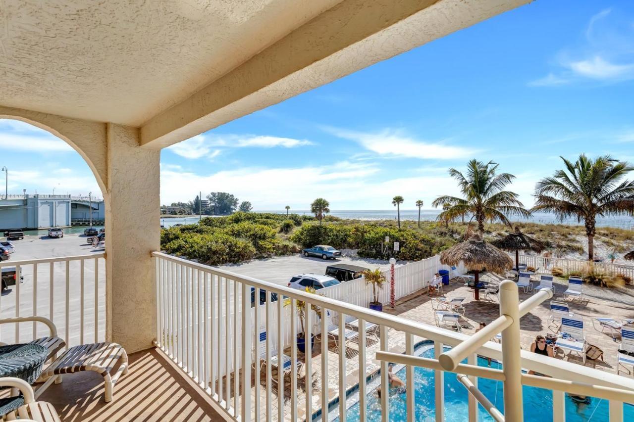 106 Beach Place Condos St. Pete Beach Bagian luar foto