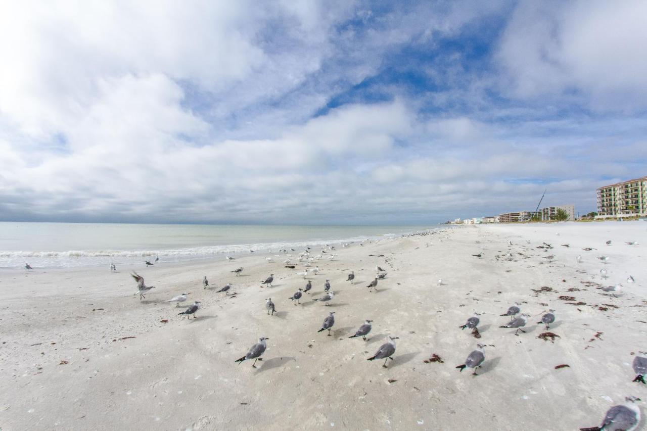 106 Beach Place Condos St. Pete Beach Bagian luar foto