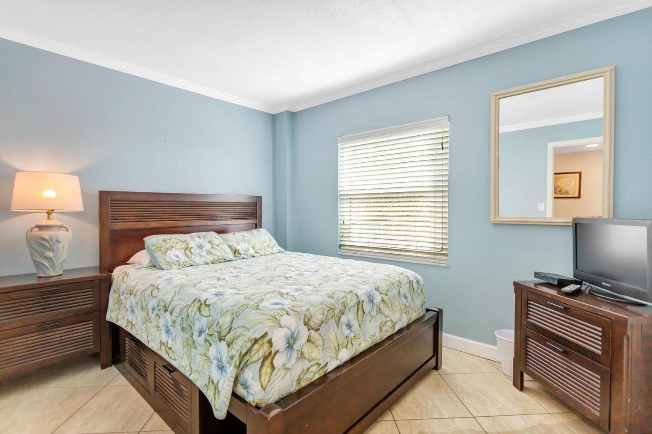 106 Beach Place Condos St. Pete Beach Bagian luar foto